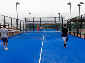 El Ayuntamiento de Guadalajara renueva el césped texturizado de 9 pistas de pádel con material de última generación