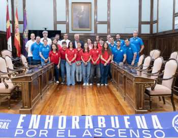 José Luis Vega felicita al CD Chiloeches por su ascenso a Primera División del Fútbol Sala Femenino