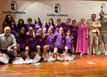 El Gobierno regional reconoce a las jóvenes promesas del Balonmano Guadalajara por su excelente temporada