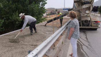 Las obras de la pasarela peatonal en Alovera entran en su fase final con cortes puntuales en el tráfico y en el tránsito ferroviario