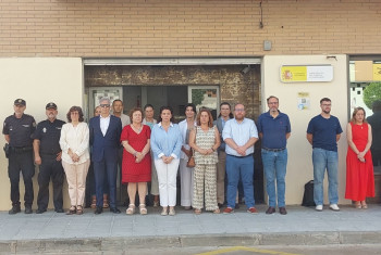 Minuto de silencio en la Subdelegación del Gobierno por el asesinato machista de una mujer en Madrid