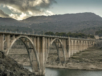 Herido un joven de 26 años tras saltar desde el Viaducto de Durón