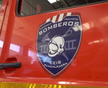 Los bomberos dan por controlado el incendio en las instalaciones de una farmacéutica en Azuqueca