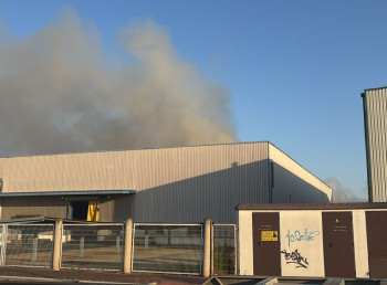 ACTUALIZACIÓN NUBE TÓXICA: La evolución de los trabajos de extinción del incendio de la empresa permite ya abrir las ventanas
