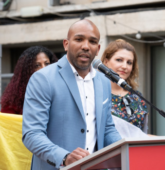 Omar Nivar “condena con firmeza” el planteamiento de Vox de expulsión de personas inmigrantes de España