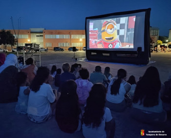 El cine al aire libre y el rock llenan de vida el fin de semana en Yunquera