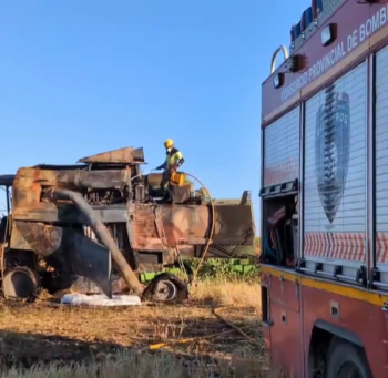 Incendio de una cosechadora en Embid