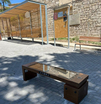 Brihuega instala bancos solares para fomentar la innovación y la sostenibilidad 