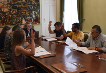 La Diputación ayuda a los ganaderos para prevenir ataques de lobos