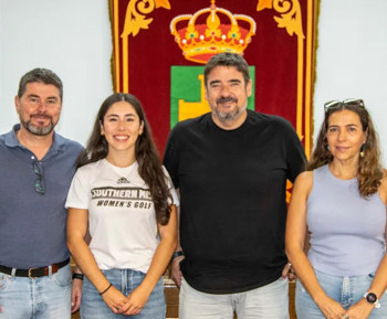 Marchamalo ayudará a iniciar su carrera a la primera golfista profesional de la provincia