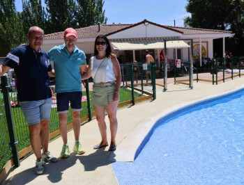 Pareja renueva su piscina