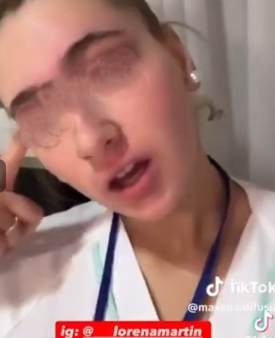 Imagen: Captura de pantalla del vídeo de la trabajadora que se ha viralizado en redes sociales / Tik Tok.