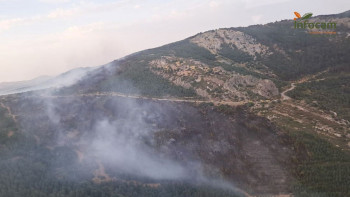 Continúan las labores de extinción del incendio de La Huerce