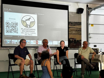 Éxito de participación en la mesa informativa sobre las macrogranjas de Maranchón