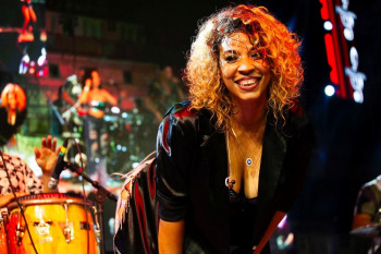 Flavia K´ramelo: "Yo voy por el mundo tratando de imponer algo casi obsoleto, que es la presencia elegante, la música sin groserías y la verdad por delante"