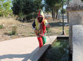 Las botargas se visten de verano para mantener la tradición 