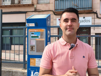 El PSOE avisa a los vecinos de Guadalajara: Aparcar en zona azul en las tardes de agosto no es gratis, pese al anuncio del Ayuntamiento