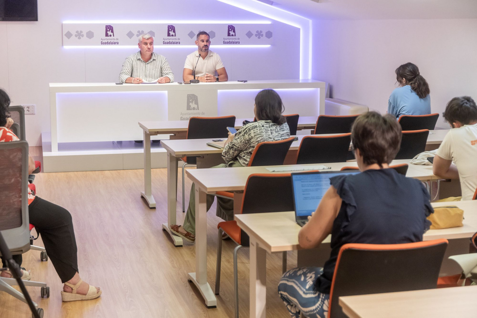 Esteban y López Pomeda, durante la rueda de prensa ofrecida ayer//Imagen: Ayuntamiento de Guadalajara.