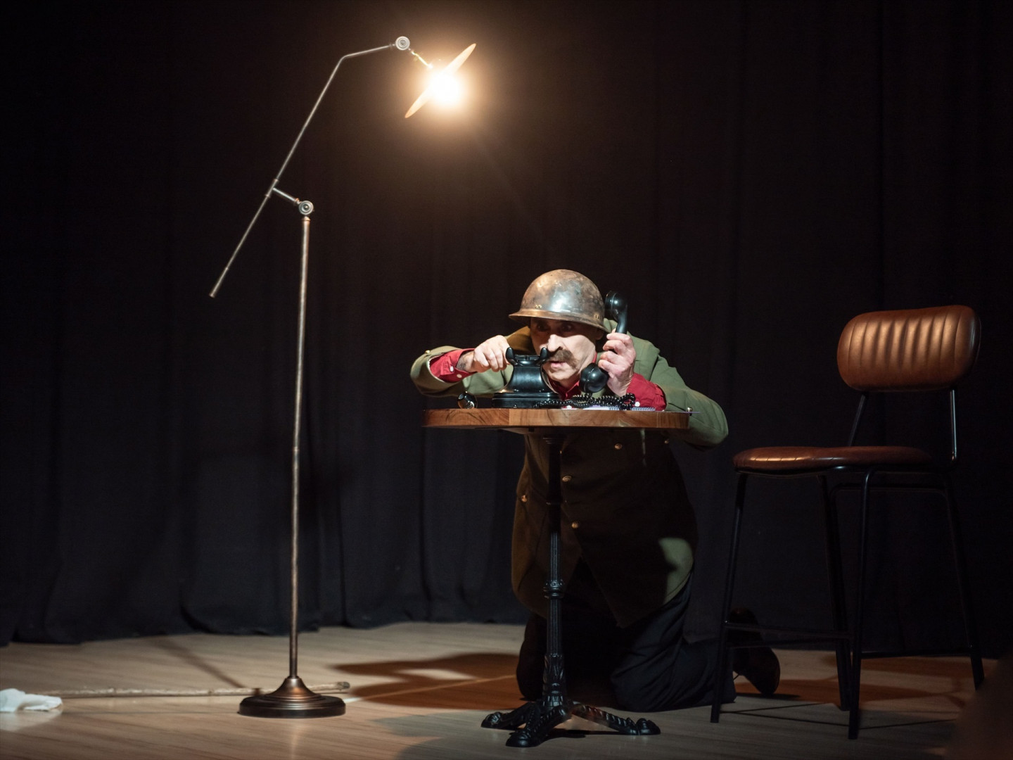 Imagen de la obra ¿Está Gila? con la que Zootropo Teatro homenajea al humorista con una gira que inicia el 3 de septiembre en Yebra (Guadalajara). Imagen: Zootropo Teatro