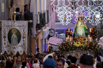 Emoción y devoción en el traslado de la Virgen de la Antigua