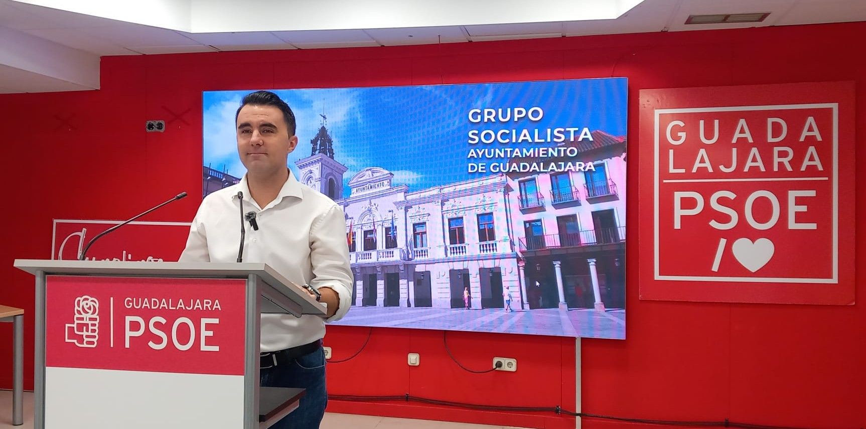 Juan Flores, concejal del Grupo Municipal Socialista en el Ayuntamiento de Guadalajara.