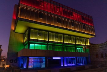 El edificio Arriaca Digital estrena iluminación ornamental