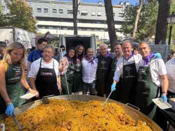 Unas 6.500 raciones repartidas en la Paella Solidaria de las Peñas y la Diputación a favor de Apanag