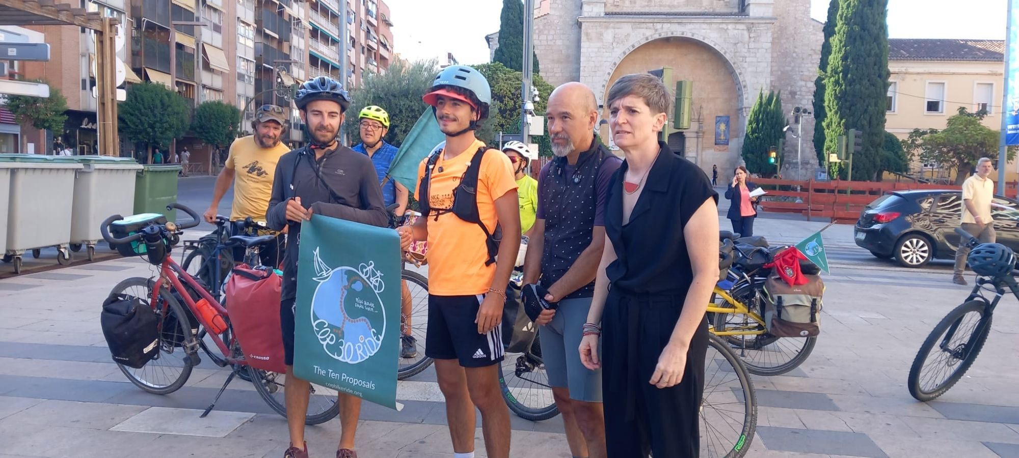 Algunos de los integrantes de la Marcha esta mañana, en Guadalajara, a punto de partir hacia Madrid.
