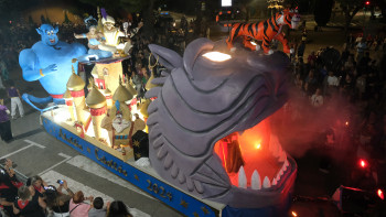 Azuqueca disfruta hoy domingo de su espectacular Desfile de Carrozas 