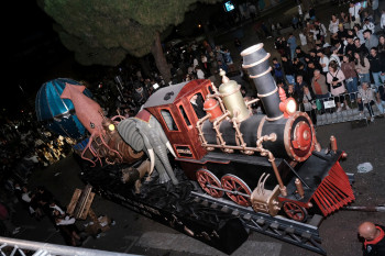 "Los Sueños de Verne" de la peña "El Cebollón" se alza con el primer premio del 48º Desfile de Carrozas de Azuqueca