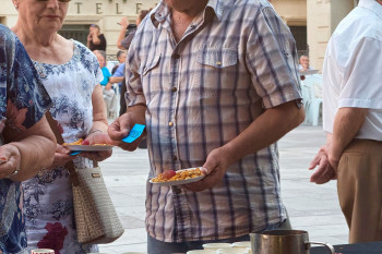 Servicios Sociales quiere gastar cerca de 50.000 euros en migas, oreja, paella y buñuelos para los mayores de Guadalajara