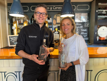 ADEL Sierra Norte apoya a la hostelería rural con botellas reutilizables