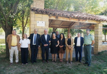 El presidente de la Diputación visita la zona recreativa de Villel de Mesa, recuperada tras la DANA