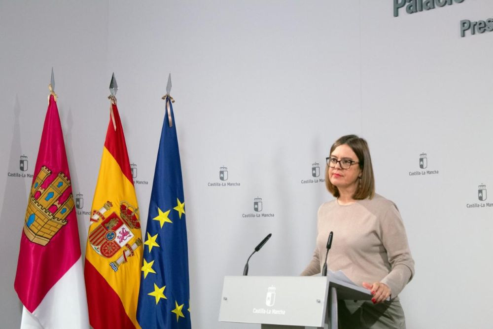 La consejera portavoz del Gobierno de Castilla-La Mancha, Esther Padilla, durante la rueda de prensa posterior al Consejo de Gobierno. Imagen: JCCM