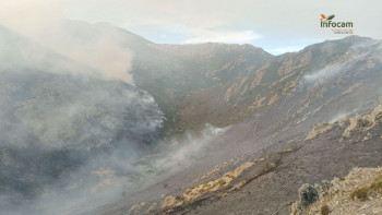 Se incorporan más medios al incendio de Peñalba de la Sierra, que ya ha quemado 700 hectáreas alto valor natural