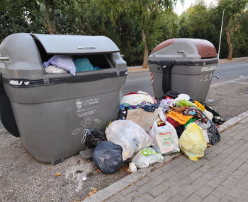 El PSOE denuncia que la limpieza de la ciudad cada vez cuesta más y cada vez "está más sucia"