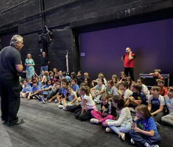Los más jóvenes disfrutan de una noche mágica en el Teatro Buero Vallejo 