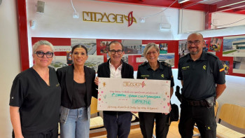 La Guardia Civil entrega a Nipace más de 1.500 euros recaudados en su I Carrera Popular