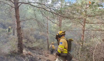 Se mantiene cerrada la carretera Gu-187 y el camino de acceso al Puerto de la Quesera por el incendio de Peñalba de la Sierra