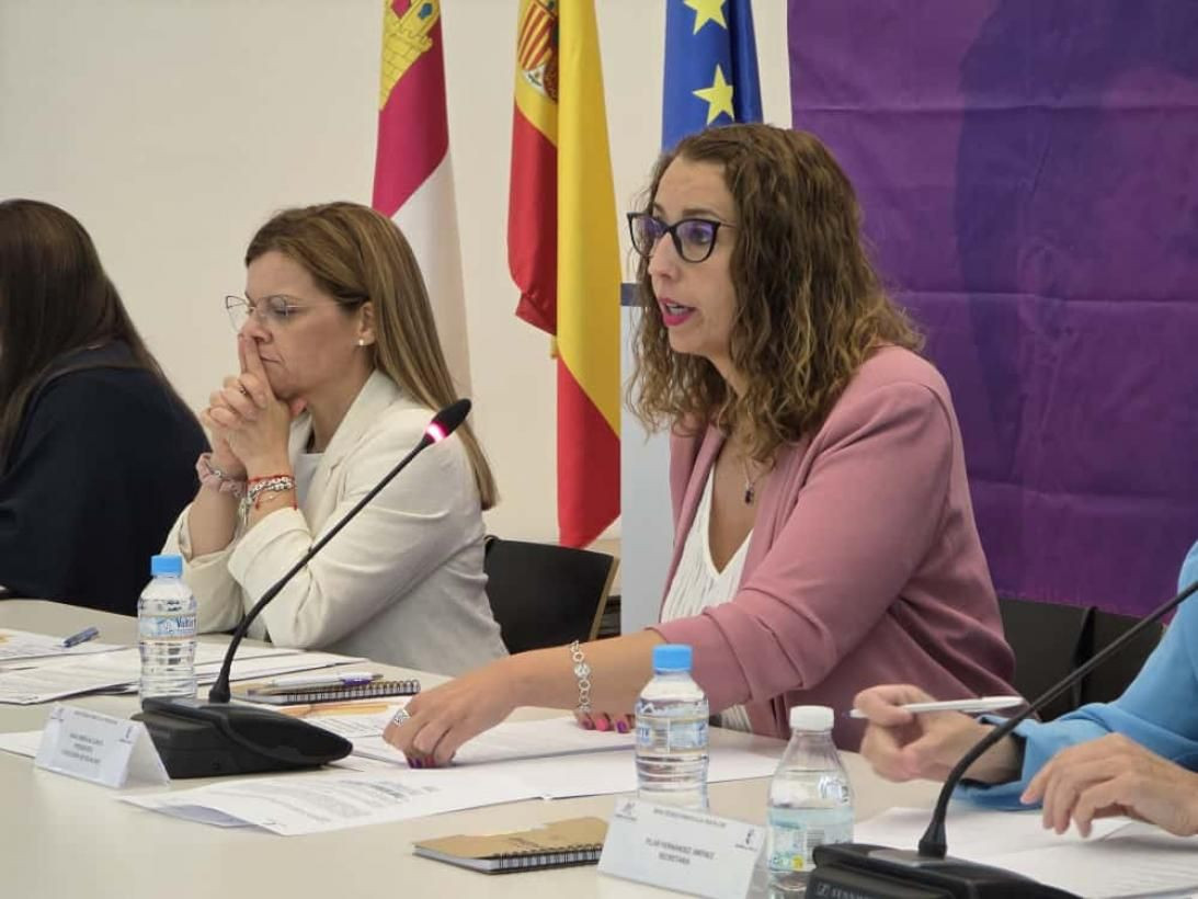 La consejera de Igualdad, durante la constitución de la Mesa Regional Contra la Trata//Imagen: JCCM.
