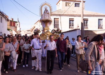 La Virgen de la Granja de Yunquera regresa a su ermita acompañada por sus fieles