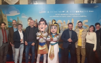 Guadalajara se vuelca con el preestreno de ‘Momias’, con Pedro Solís, en un abarrotado Teatro Buero Vallejo