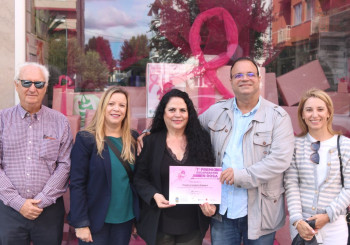 Productos de peluquería Domínguez gana el concurso de ‘Escaparate en Rosa’