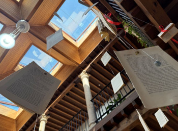 La delegada de la Junta anima a visitar las bibliotecas, “espacios en los que el conocimiento se hace libre y la cultura se democratiza” 