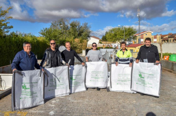 Vega del Henares refuerza la recogida de restos vegetales con 183 nuevas sacas para sus nueve municipios