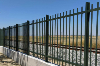  Adif licita la instalación de nuevos cerramientos en diversos puntos de la infraestructura de Cercanías Madrid