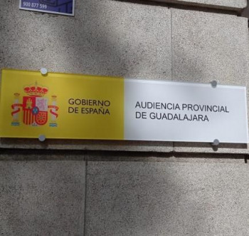 El TSJ de Castilla-La Mancha pide al CPJ que valore la retirada de la nueva cartelería en las sedes judiciales de la región