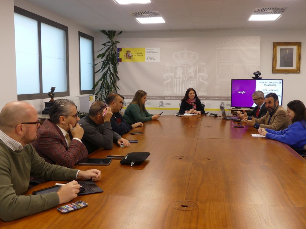 Reunión mantenida en la Subdelegación del Gobierno en Guadalajara con representantes municipales de los ayuntamientos afectados. Imagen: Subdelegación de Gobierno en Guadalajara