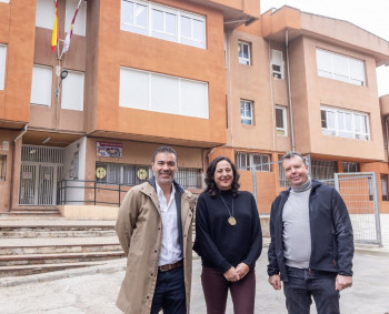 Comienza la renovación de toda la pintura exterior en el CEIP Balcón del Tajo y su polideportivo