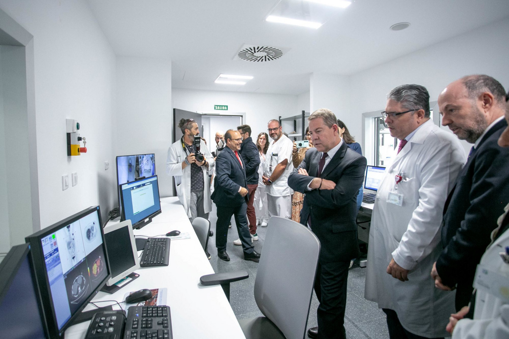  El presidente de Castilla-La Mancha, durante su visita el nuevo Servicio de Medicina Nuclear del Hospital Universitario el pasado mes de octubre//Imágenes: Piedad López//JCCM.